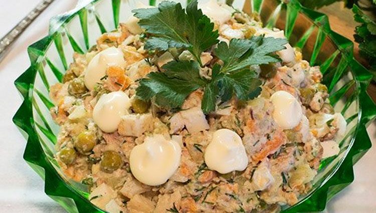 Canned fish salad with potatoes: recipes (classic, puff)