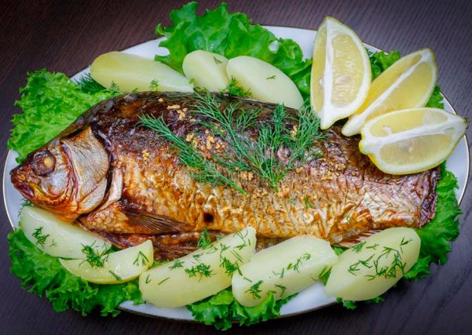Carp in the oven: delicious cooking recipes, whole and in pieces