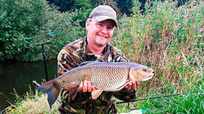 Catching a chub on a Maybug: fishing technique, equipment, tackle