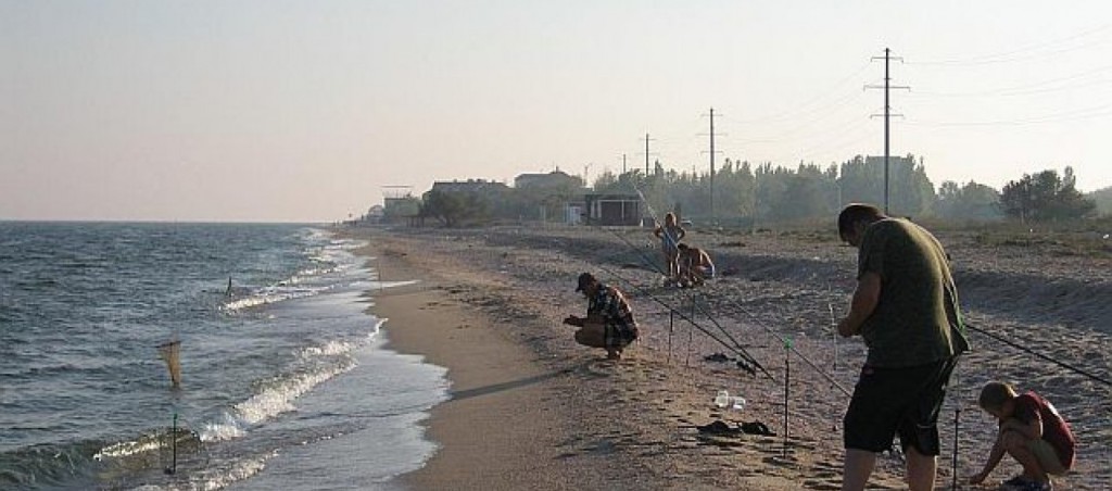 Catching a goby on the Sea of ​​Azov from the shore and boat