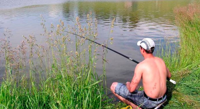 Catching crucian carp in the spring on a float rod, where to catch and what