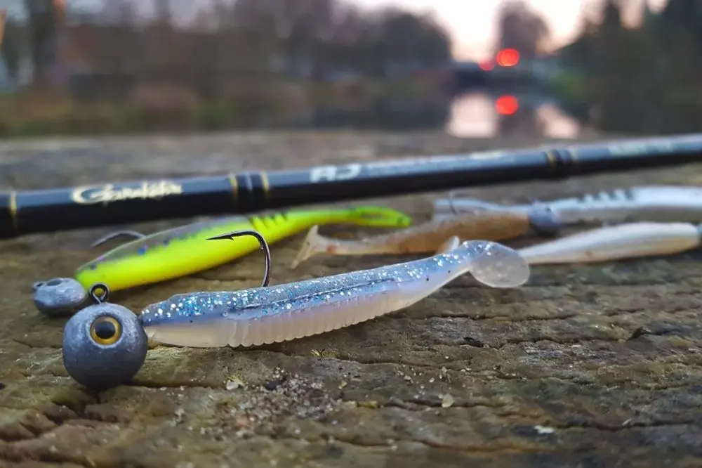 Catching pike on an ultralight spinning rod. micro jig