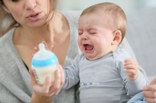 Chapped lips, lethargy, crying without tears &#8211; How to recognize and treat dehydration in children?