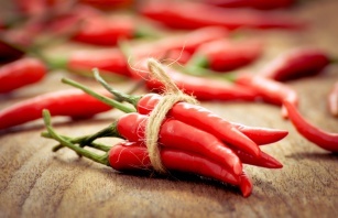 Chilli for weight loss. Spicy food and fast metabolism