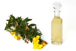 Damaged nails and hair? Problems with female ailments? Evening primrose oil can help.