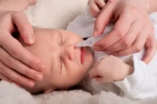 Discover 10 ways to relieve a stuffy nose in a baby!