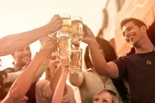 Discover the 9 benefits of drinking beer!