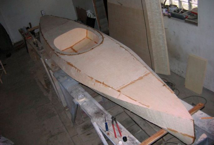 Do-it-yourself kayak made of plywood, fiberglass: stages of construction, testing