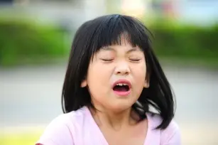 Does the child sneeze or have a rash? Discover the 6 most common allergens in children