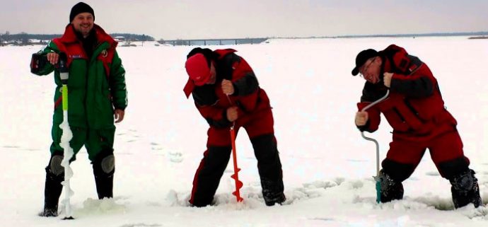 Drills for winter fishing, an overview of the types and characteristics of ice drills