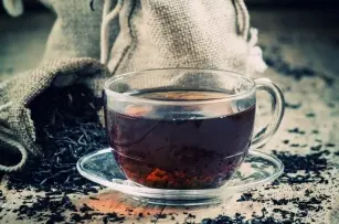Facts and myths about black tea. Does it help or hurt?