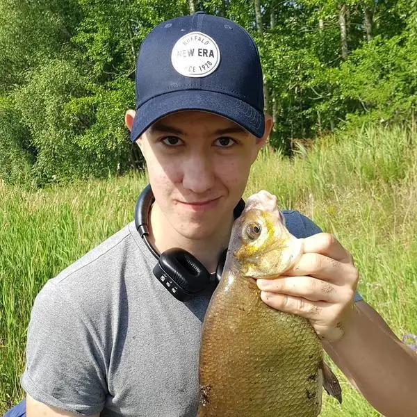 Fishing for bream on peas