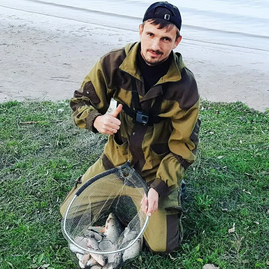 Fishing for bream with a rubber band