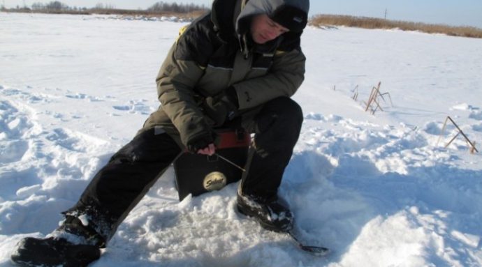 Fishing for silver bream in winter, tackle for fishing in the course, fishing for mormyshka