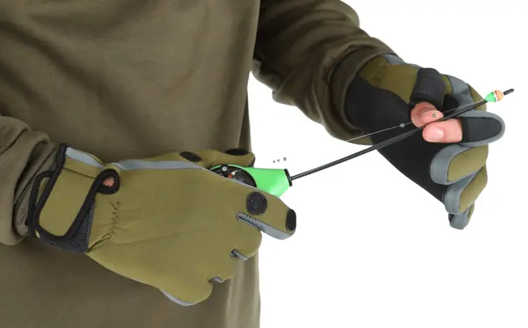 Fishing gloves: features, differences and the best models for different fishing methods