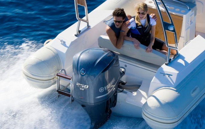 Fuel consumption of outboard motors: breakdown table, how to choose