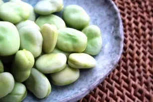 Good health! Learn about the amazing properties and history of broad beans