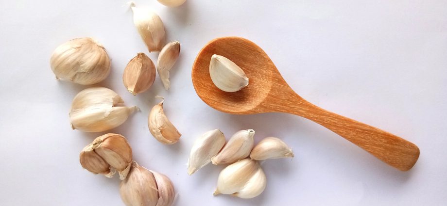 Health enchanted in a head of garlic. Why should you eat garlic?