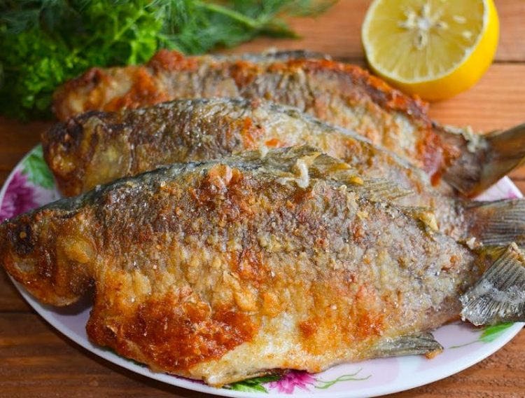 How to fry river fish in a pan: delicious recipes, how much time