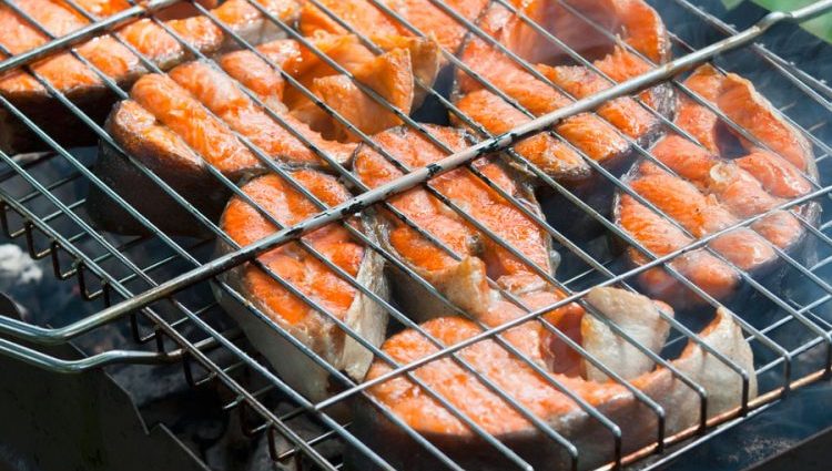 How to marinate fish for frying on the grill: delicious recipes