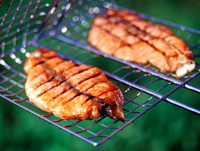 How to marinate fish for frying on the grill: delicious recipes