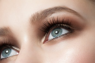 Hvordan nærer man øjenvipperne sundt? De bedste måder