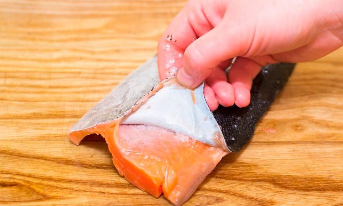 How to properly cut salmon: the process of cutting, tricks, useful properties