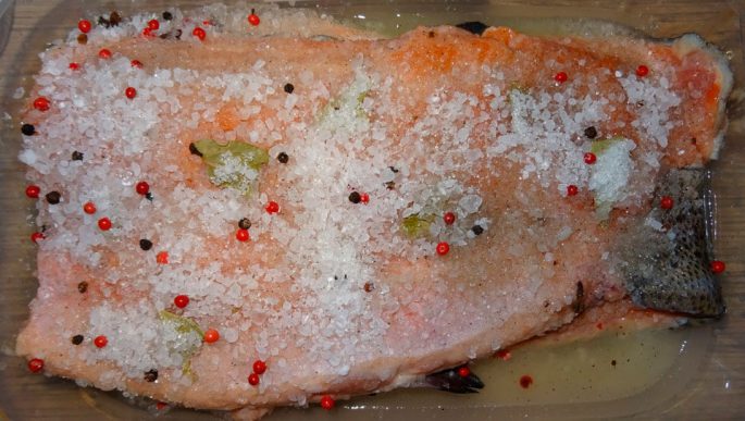 How to salt trout at home with salt and sugar, the best recipes
