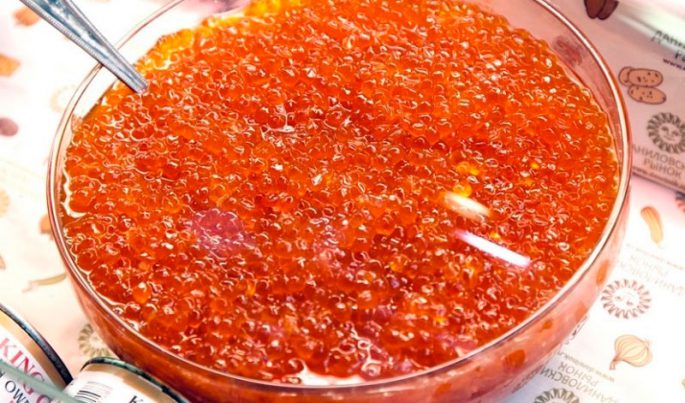 How to salt trout caviar at home, delicious recipes