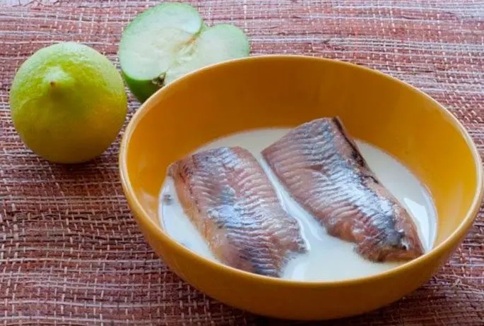 How to soak salted fish at home, red, dry fish