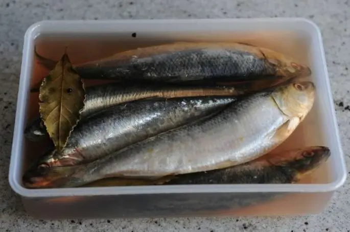 How to soak salted fish at home, red, dry fish