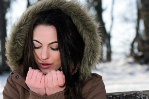 How to take care of dry and cold hands in winter?