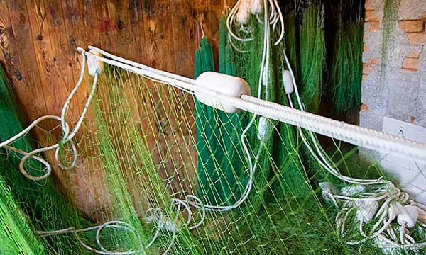 How to weave a fishing net from fishing line with your own hands