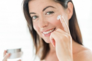 Ingredients in creams that will rejuvenate the face after 40. Check which ones to choose!