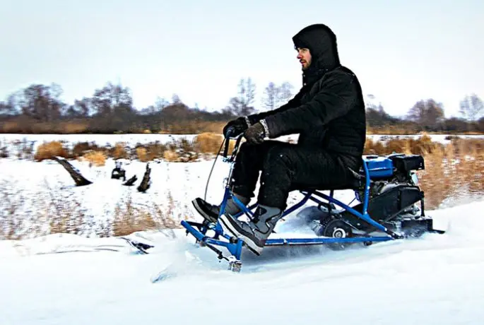 Mini snowmobile Husky: specifications, advantages and disadvantages