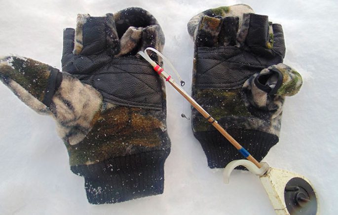 Mittens for winter fishing: types, how to choose the right one