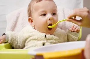 Nutrition of a child in the first year of life. Do you know what is recommended?