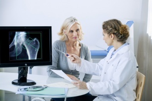 Osteoporosis after menopause? Check how to deal with this problem.