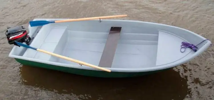 Plastic boats under the motor for fishing, advantages and disadvantages