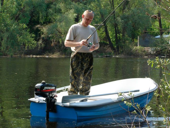 Plastic boats under the motor for fishing, advantages and disadvantages