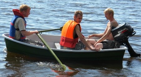 Plastic boats under the motor for fishing, advantages and disadvantages