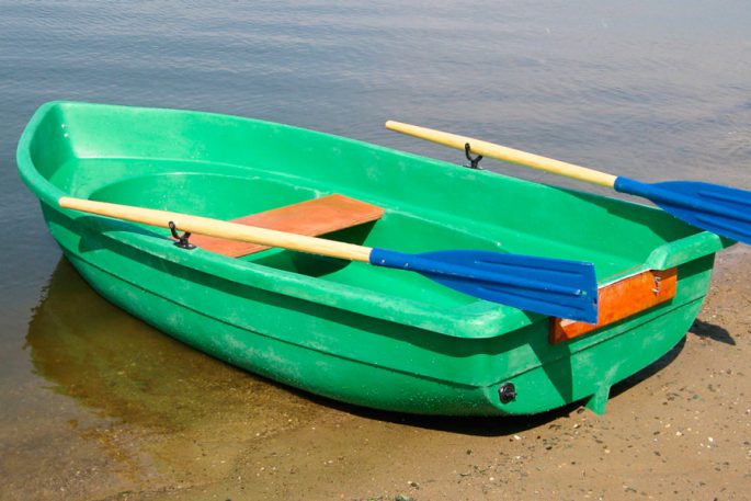 Plastic boats under the motor for fishing, advantages and disadvantages