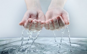 Puffiness, swelling of the face and heavy legs? Be careful &#8211; this is excess water in the body!