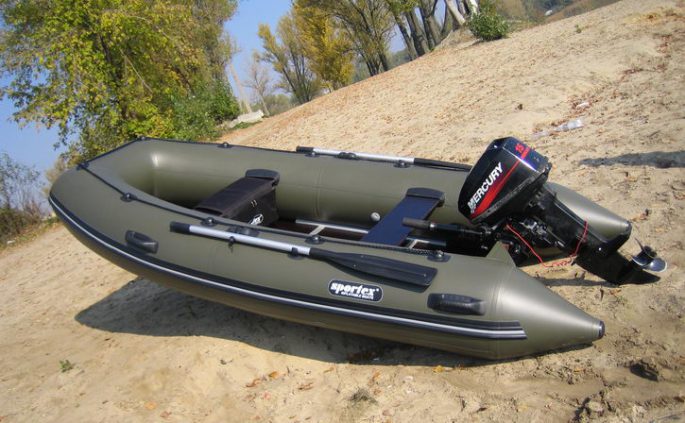 Rubber boats for a motor: with an inflatable and hard bottom, tips for choosing