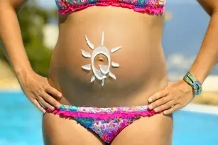 Safe swimming during pregnancy. Can you sunbathe?