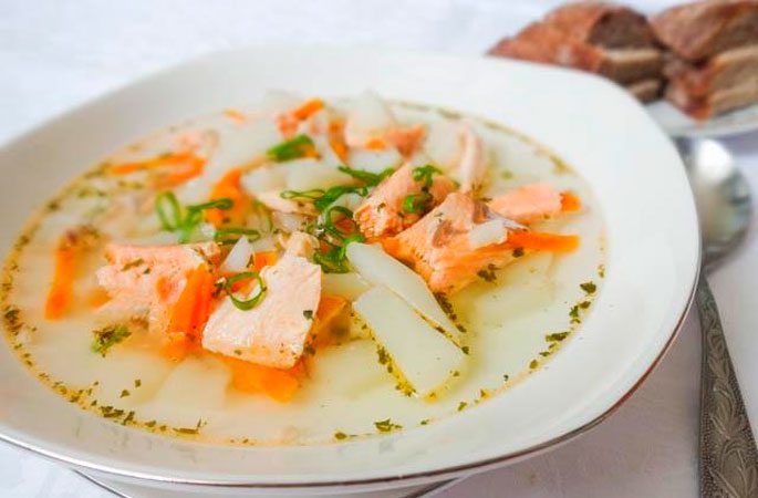 Salmon fish soup recipes: ingredients, tips for choosing, cleaning and cutting fish