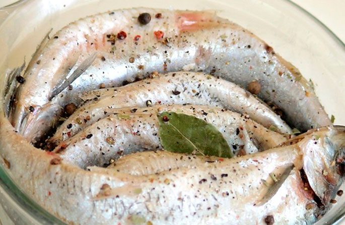 Salting fish at home of different sizes: delicious recipes