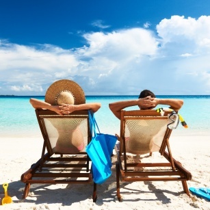 Sunbathe with your head. How to get a safe tan?