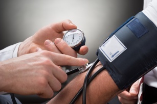 Symptoms of hypotension. Practical advice on how to fight low blood pressure