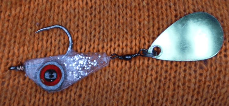 Tail spinner for perch